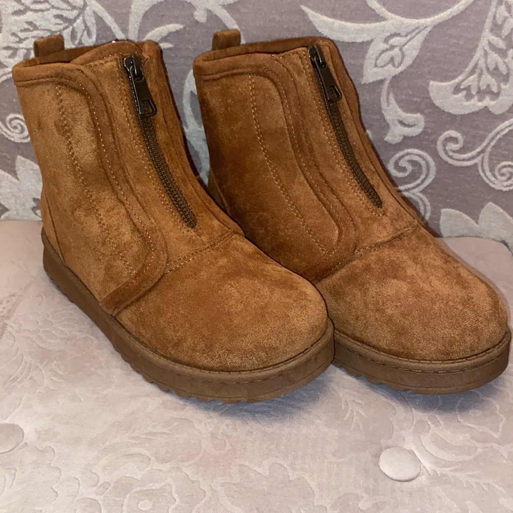 SO Myraa Chestnut Ugg Zipup Boots